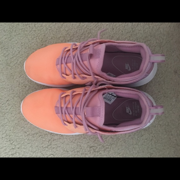 Nike Roshie - Picture 2 of 8